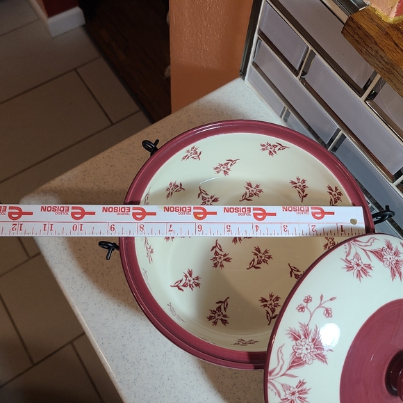 Casserole dish with lid And Wire Rack - Picture 7 of 10